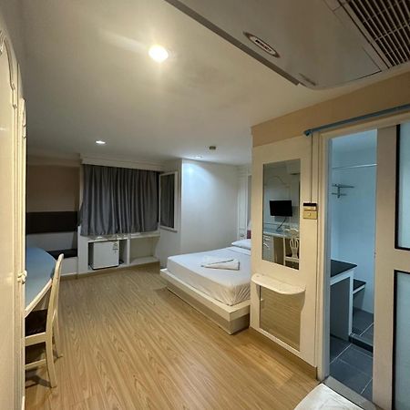 Royal Garden Home Hotel Bangkok Zewnętrze zdjęcie