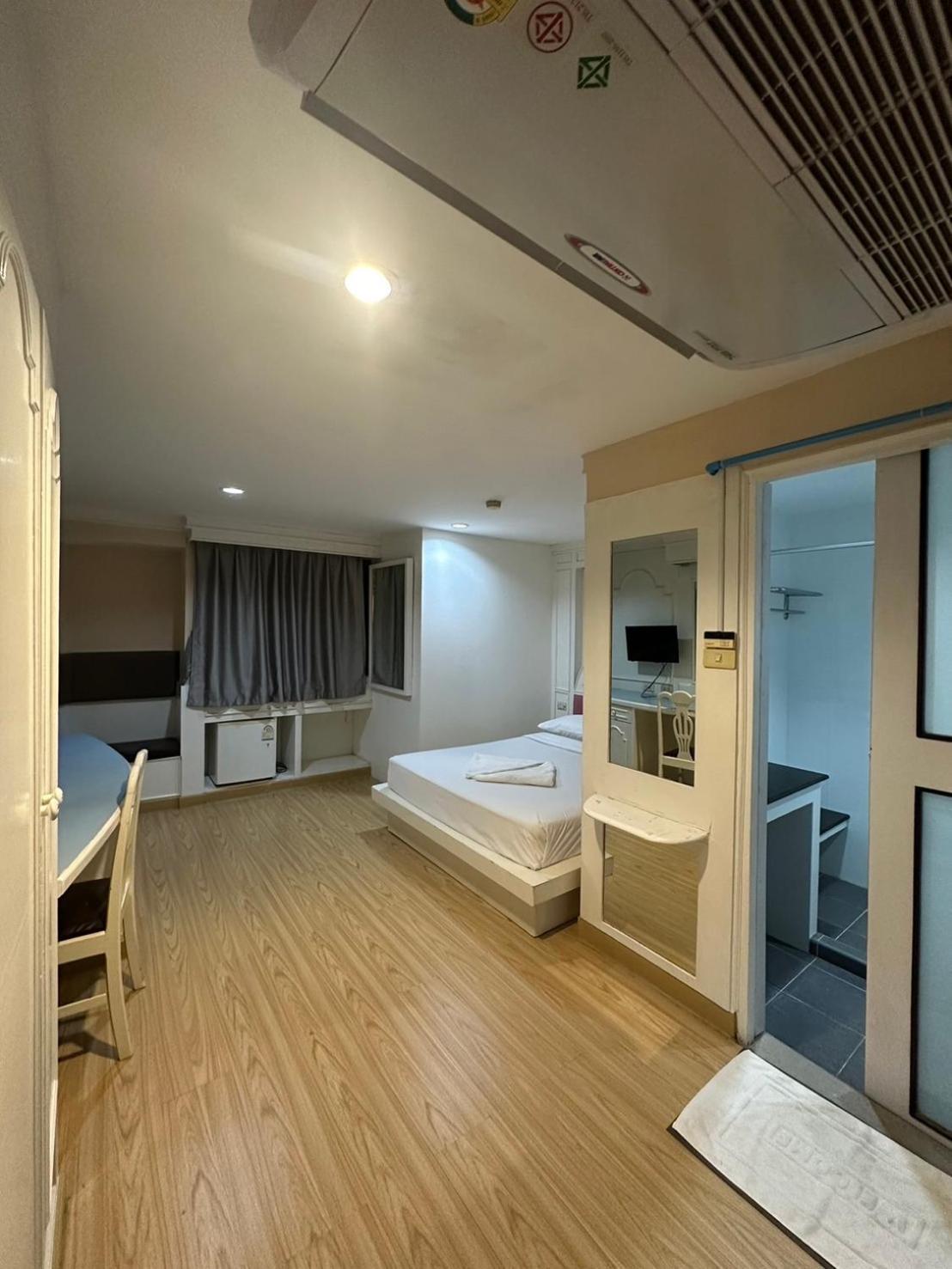 Royal Garden Home Hotel Bangkok Zewnętrze zdjęcie